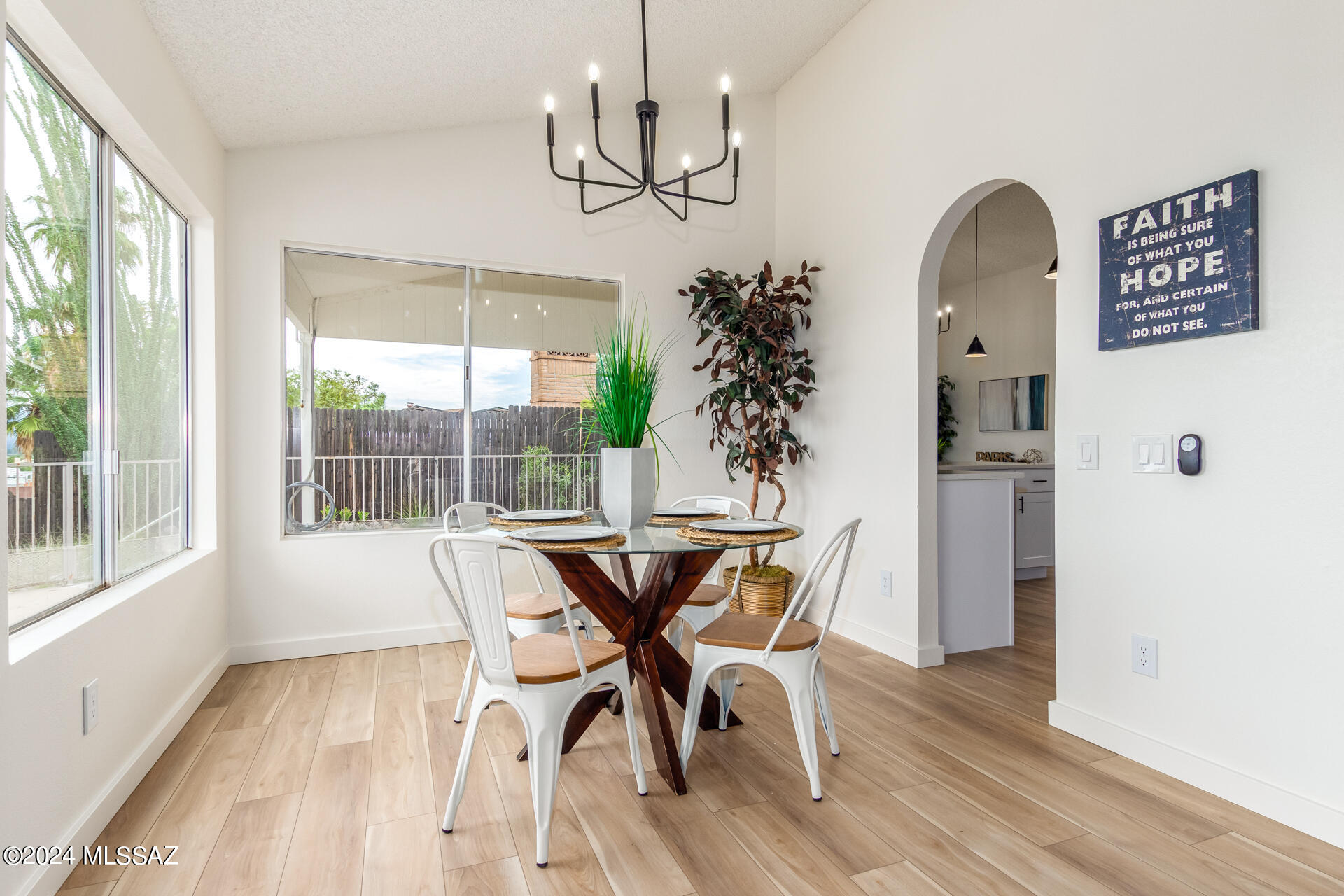 2842 W Avenida Azahar