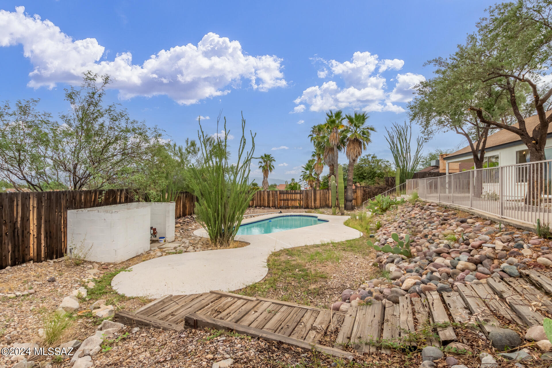 2842 W Avenida Azahar