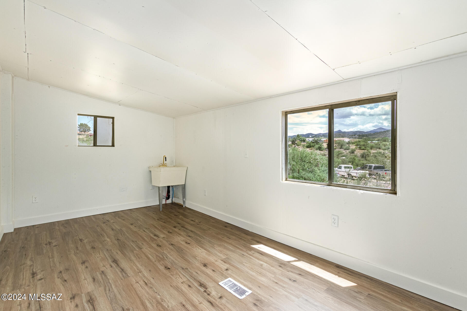 2730 N Rockliffe Boulevard