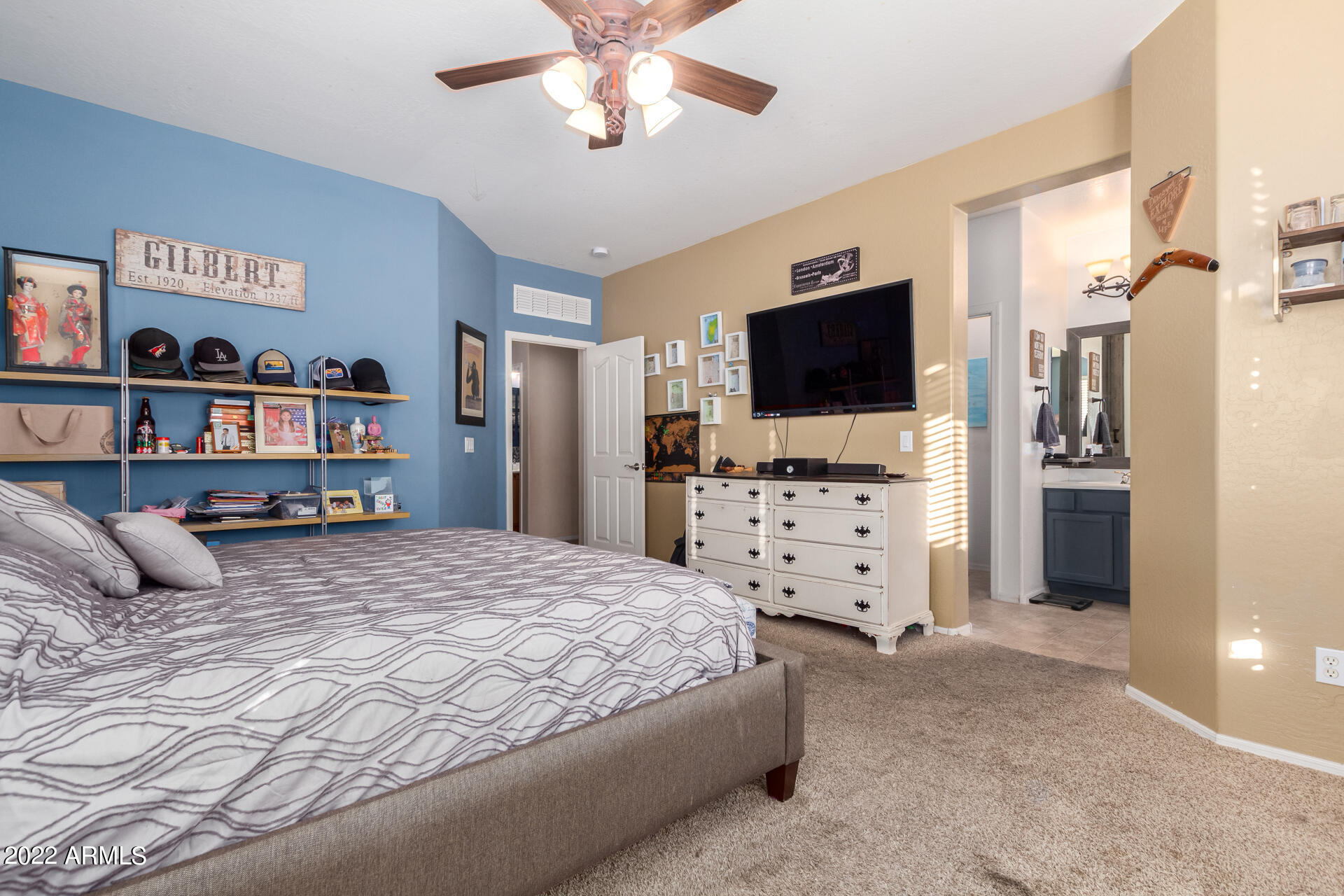 4313 E IVANHOE Street