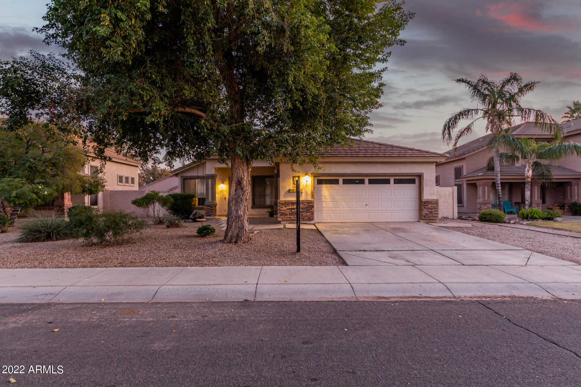 4313 E IVANHOE Street