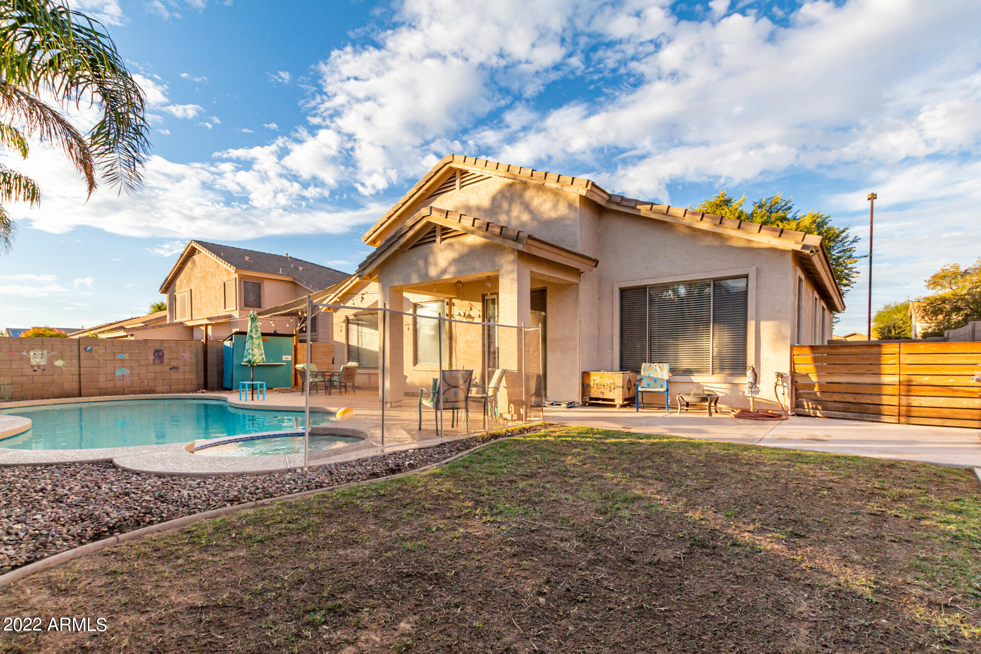 4313 E IVANHOE Street