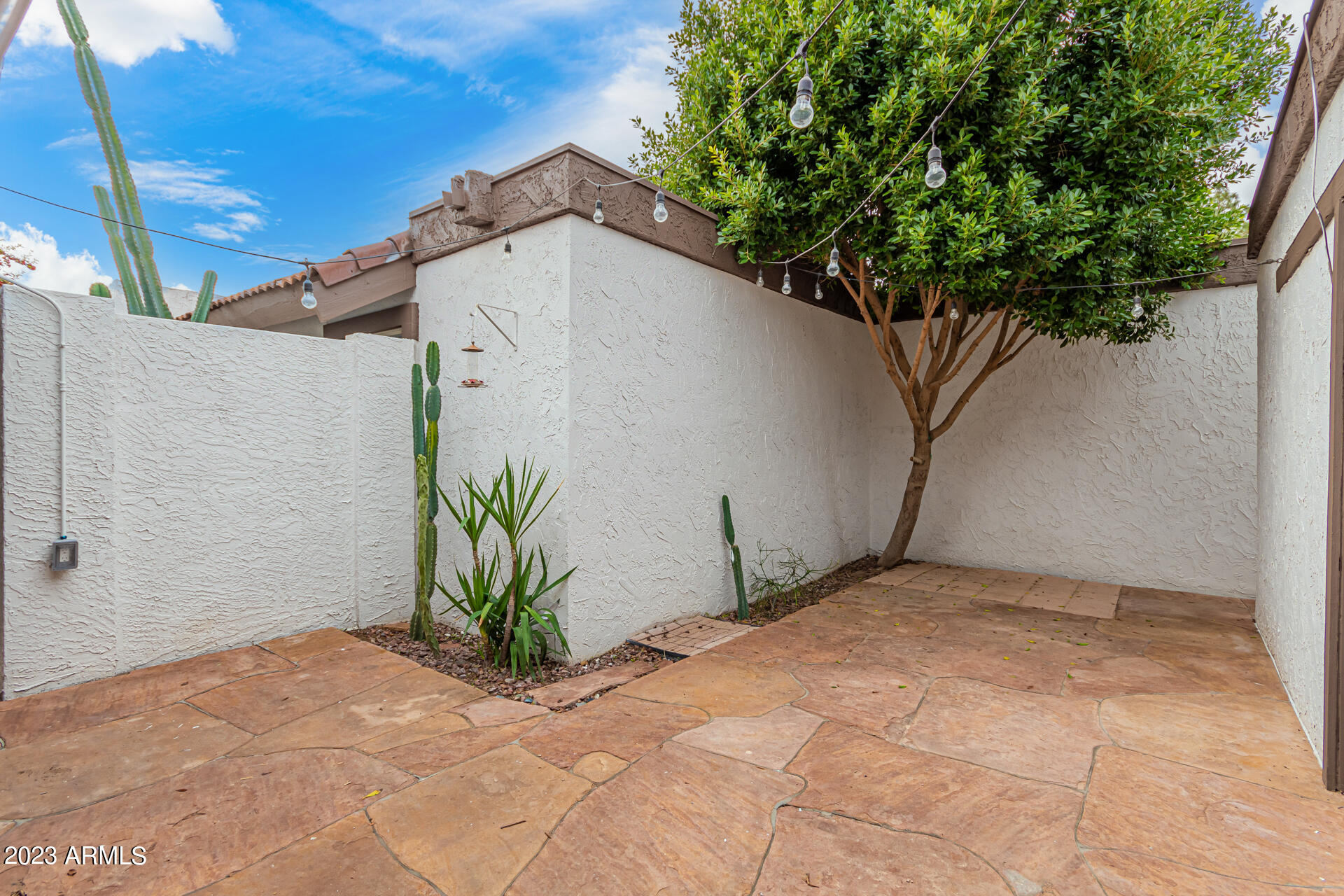 8753 E VIA TAZ NORTE --