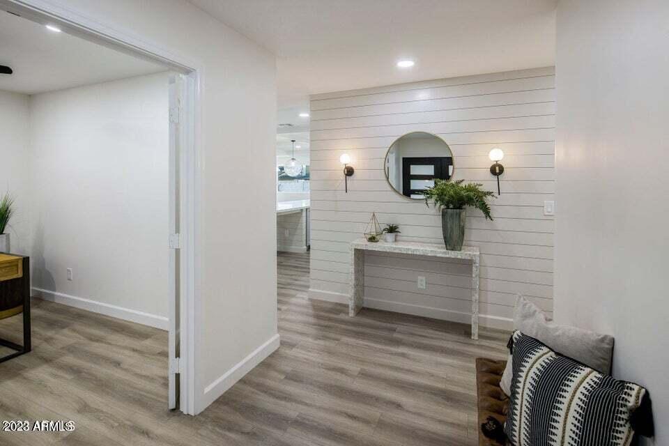 1715 W LAWRENCE Lane