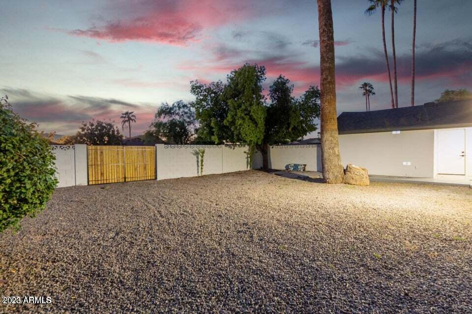 1715 W LAWRENCE Lane