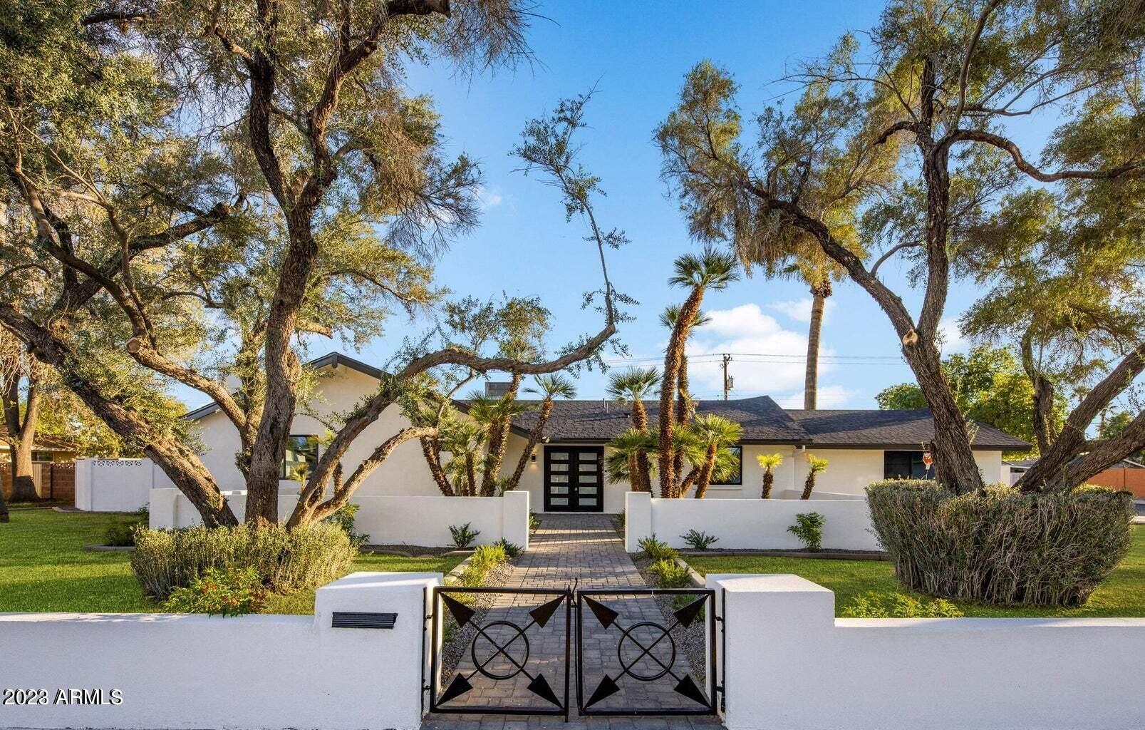 1715 W LAWRENCE Lane