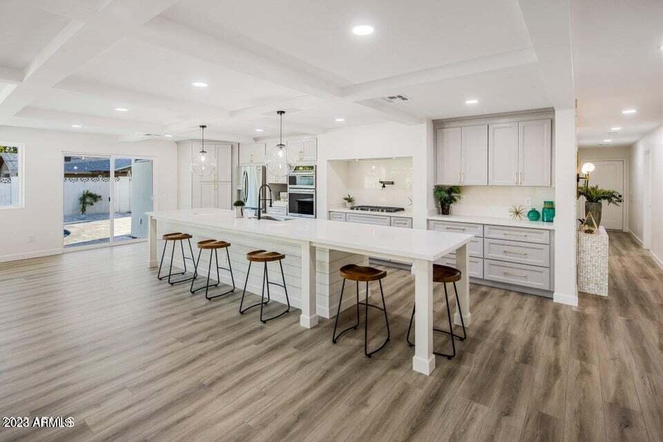 1715 W LAWRENCE Lane