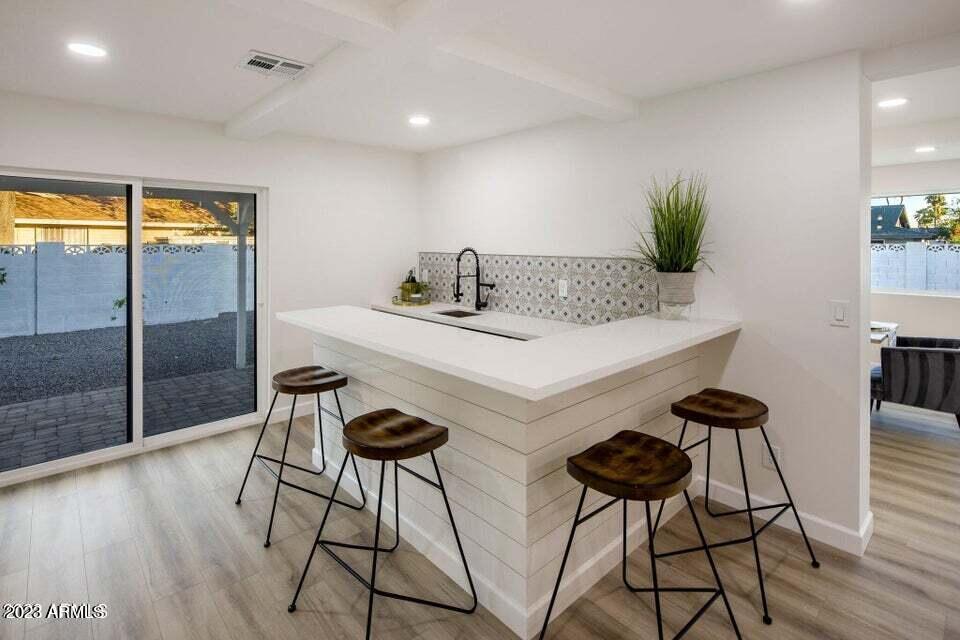 1715 W LAWRENCE Lane