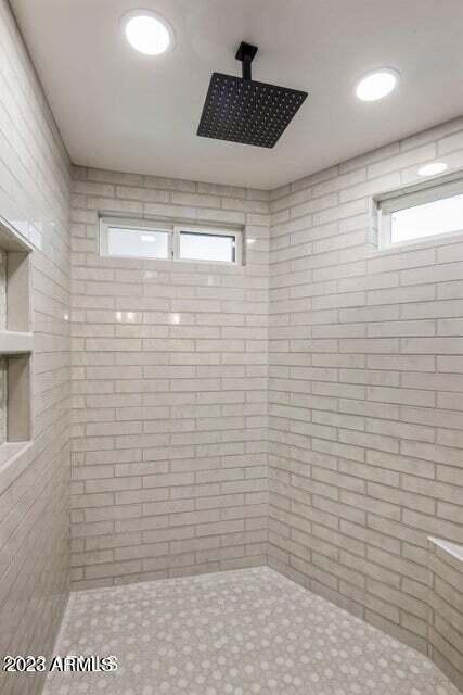 1715 W LAWRENCE Lane