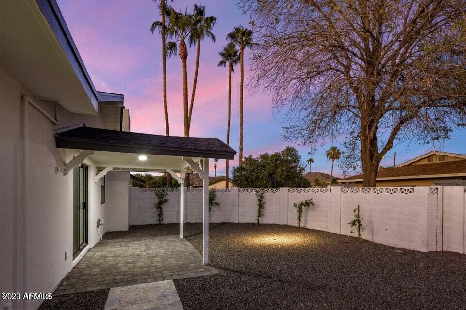 1715 W LAWRENCE Lane