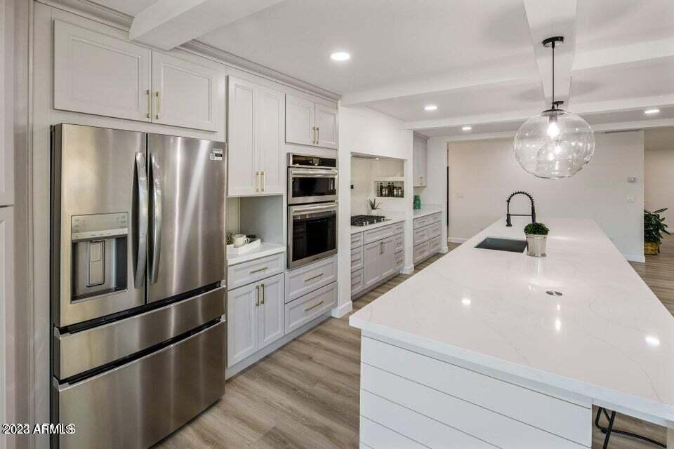 1715 W LAWRENCE Lane