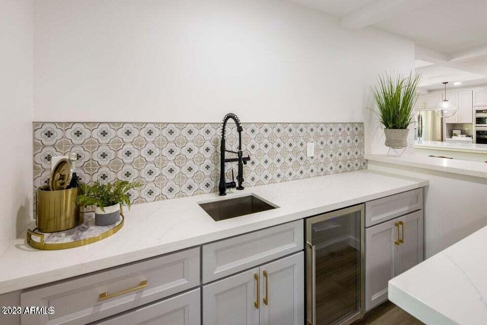 1715 W LAWRENCE Lane