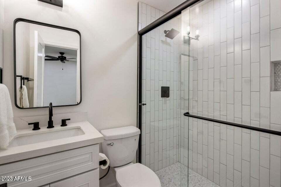 1715 W LAWRENCE Lane