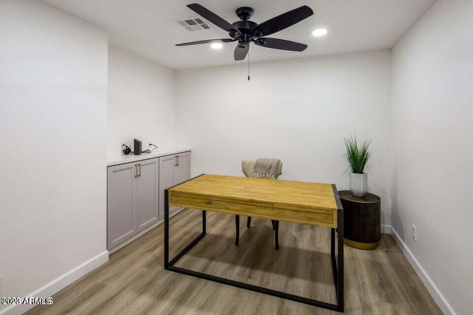 1715 W LAWRENCE Lane