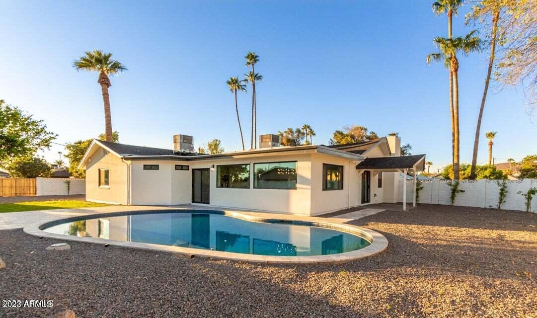 1715 W LAWRENCE Lane