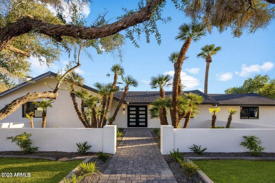 1715 W LAWRENCE Lane