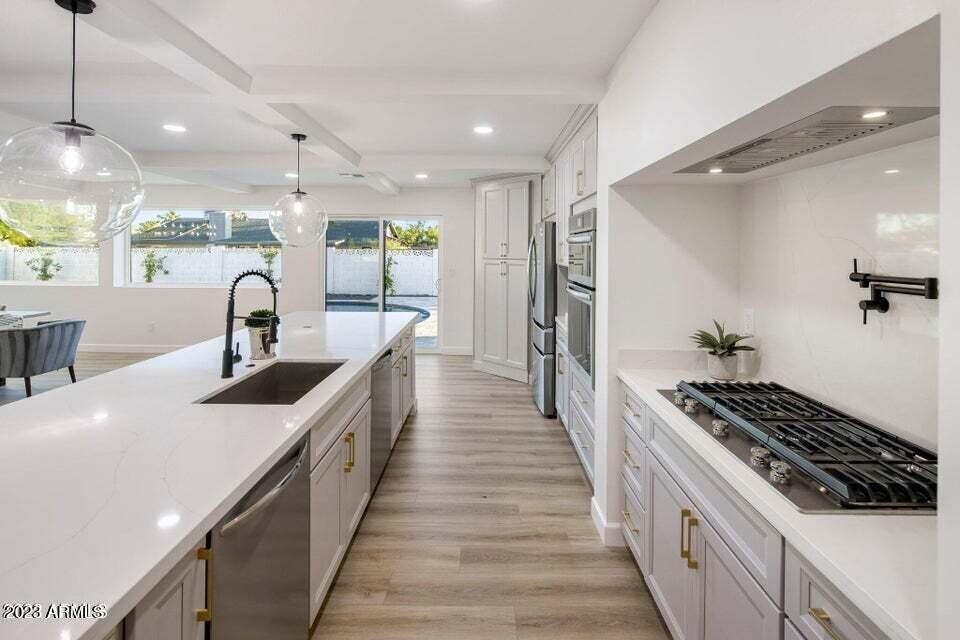 1715 W LAWRENCE Lane