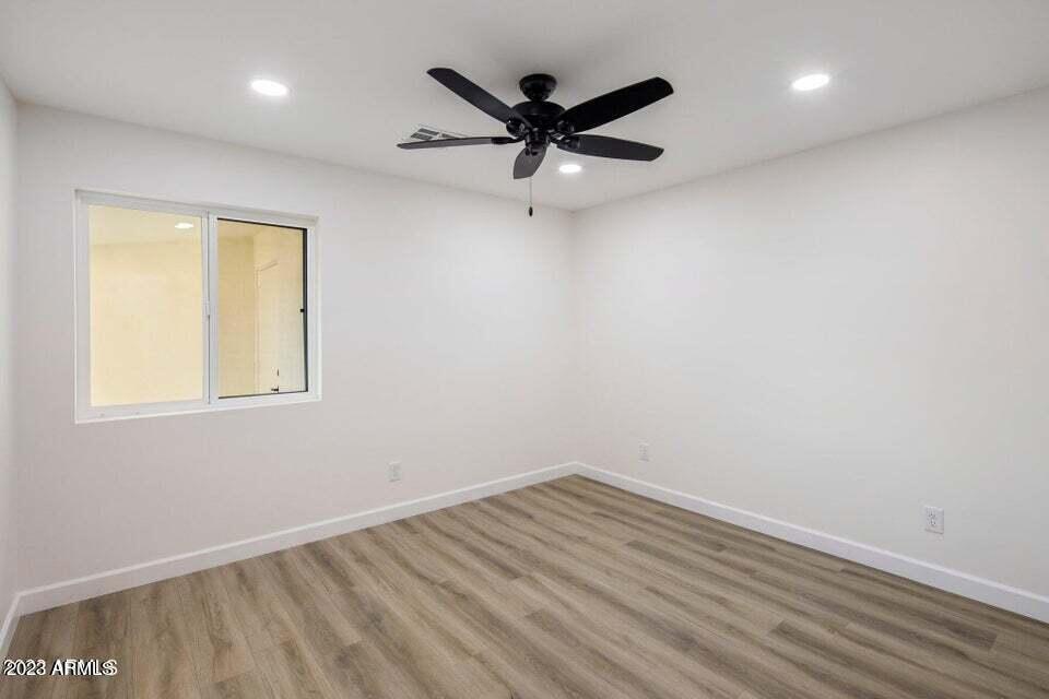 1715 W LAWRENCE Lane