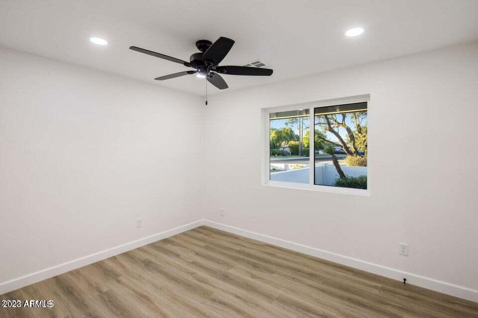 1715 W LAWRENCE Lane