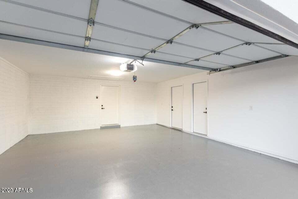 1715 W LAWRENCE Lane