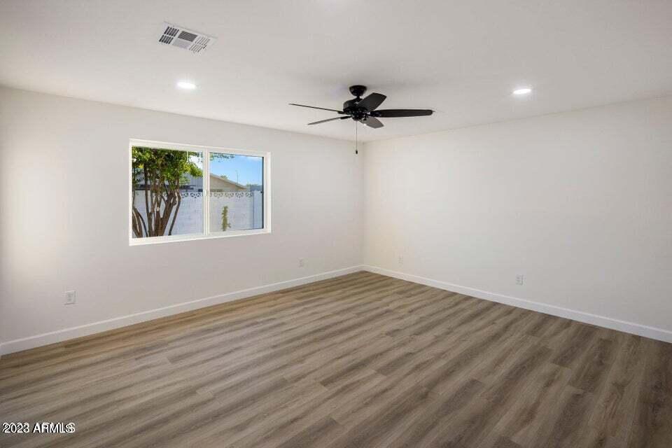 1715 W LAWRENCE Lane