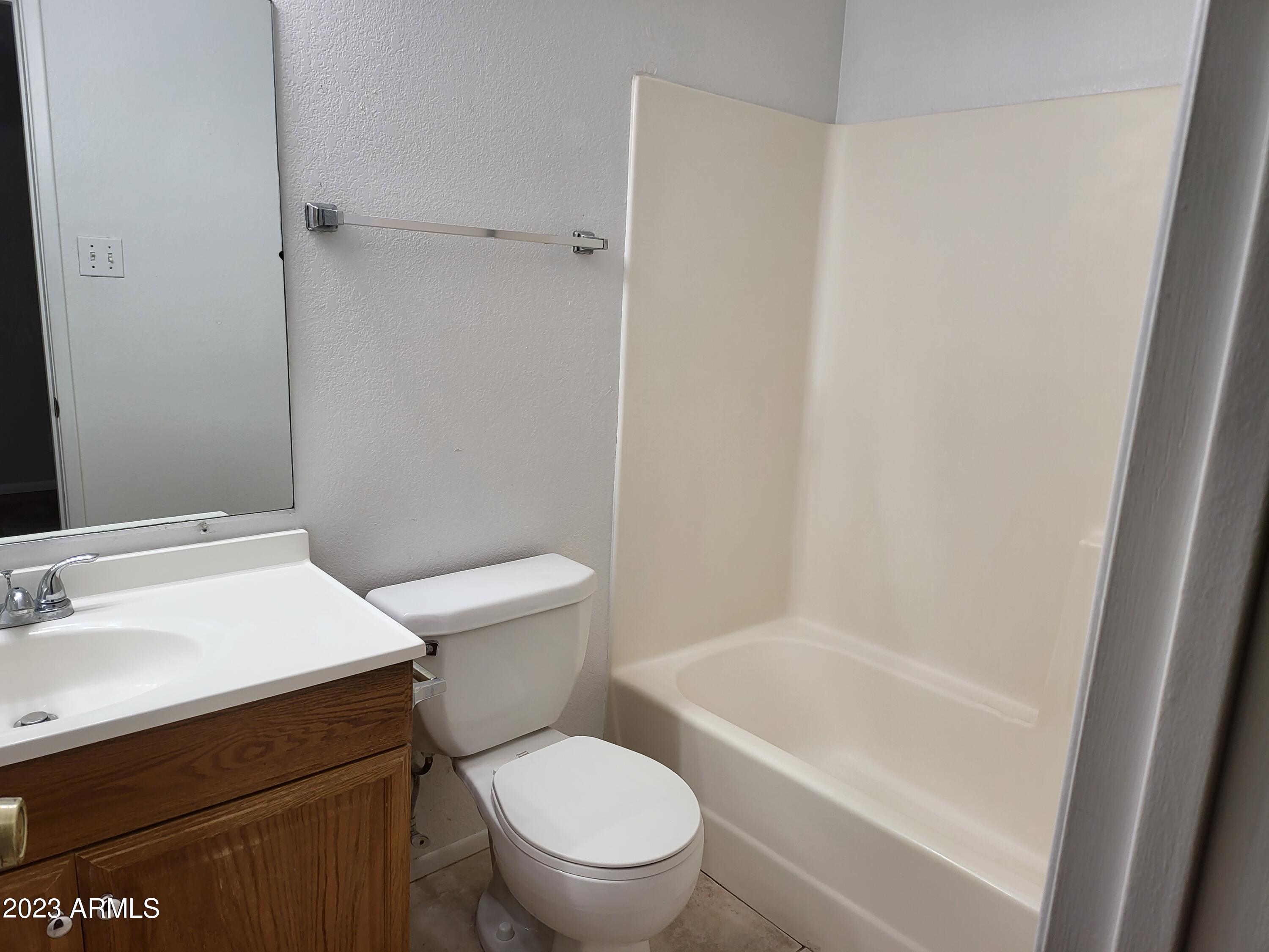 25 N Cottonwood Street, 41