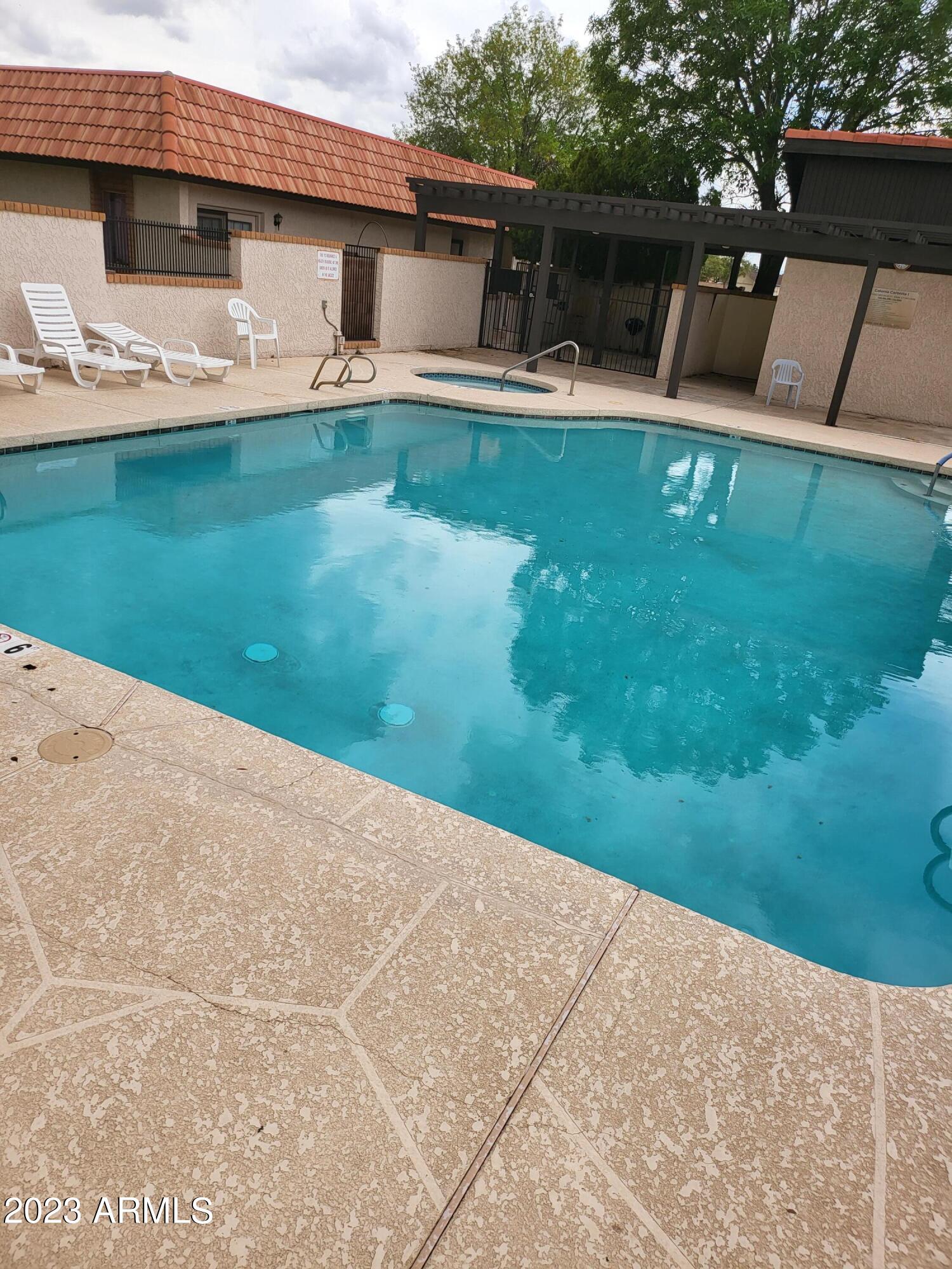 25 N Cottonwood Street, 41