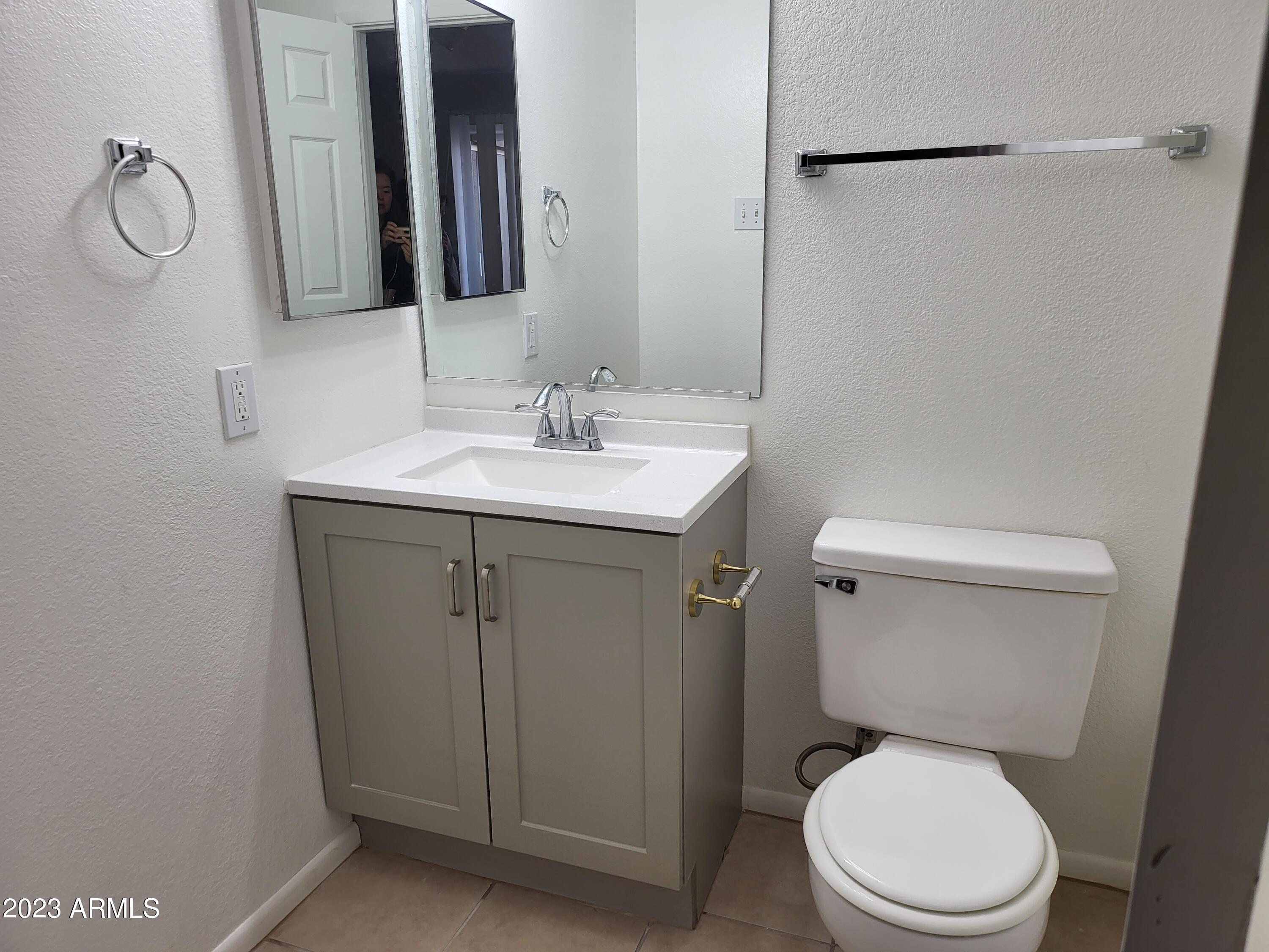 25 N Cottonwood Street, 41