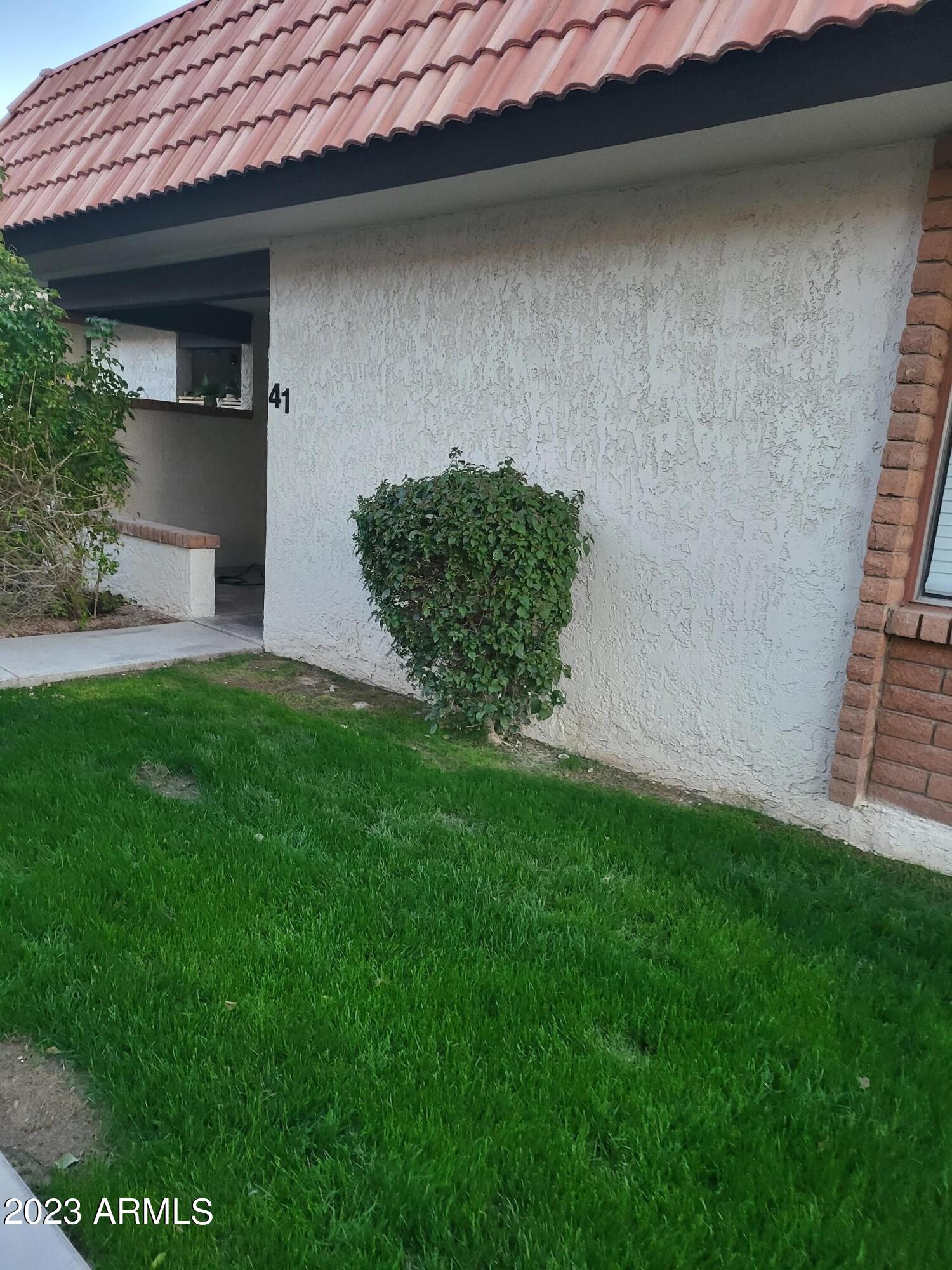 25 N Cottonwood Street, 41