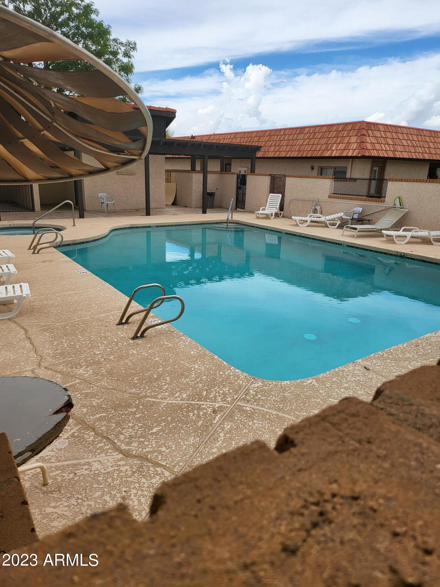 25 N Cottonwood Street, 41