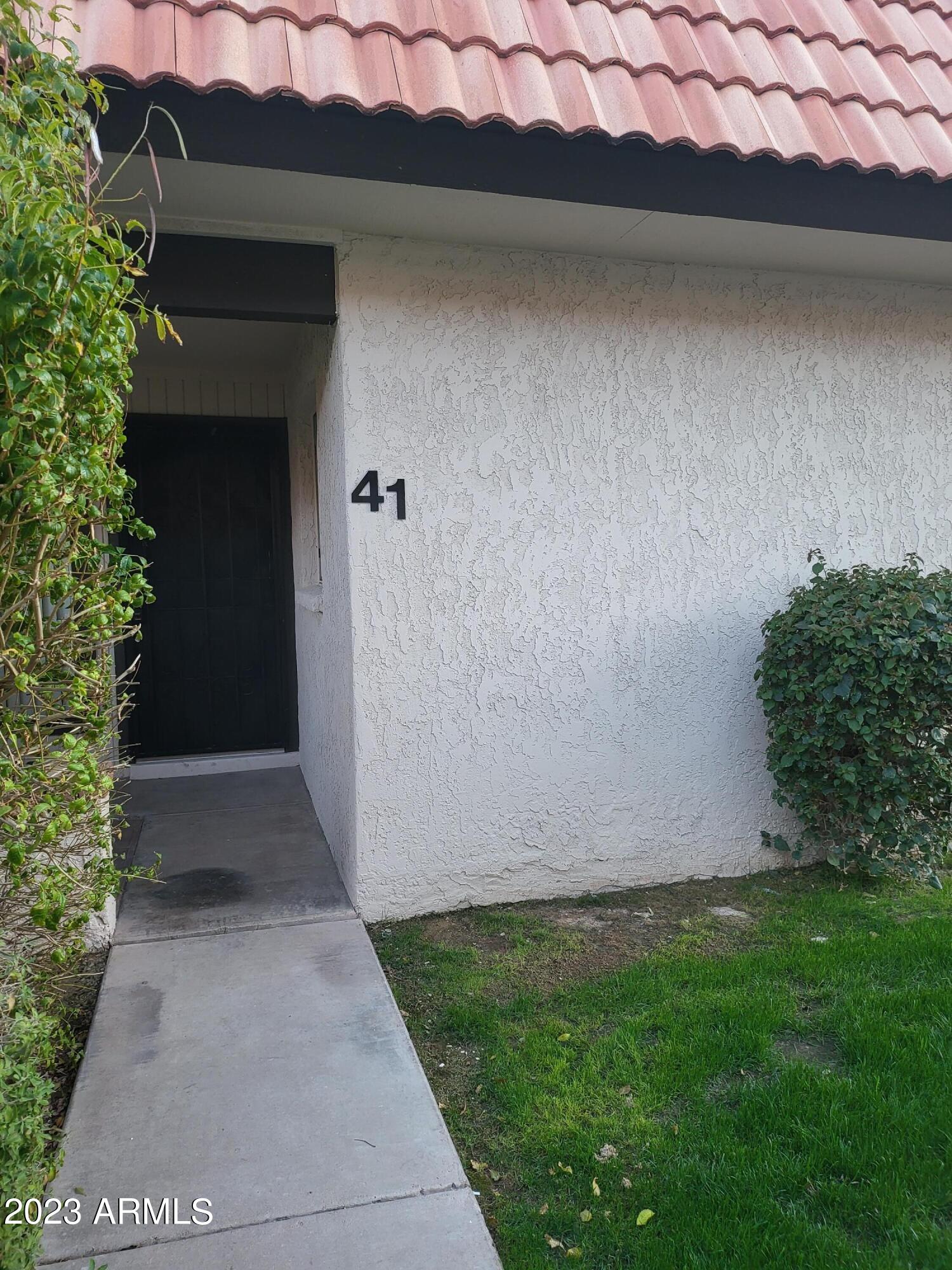 25 N Cottonwood Street, 41