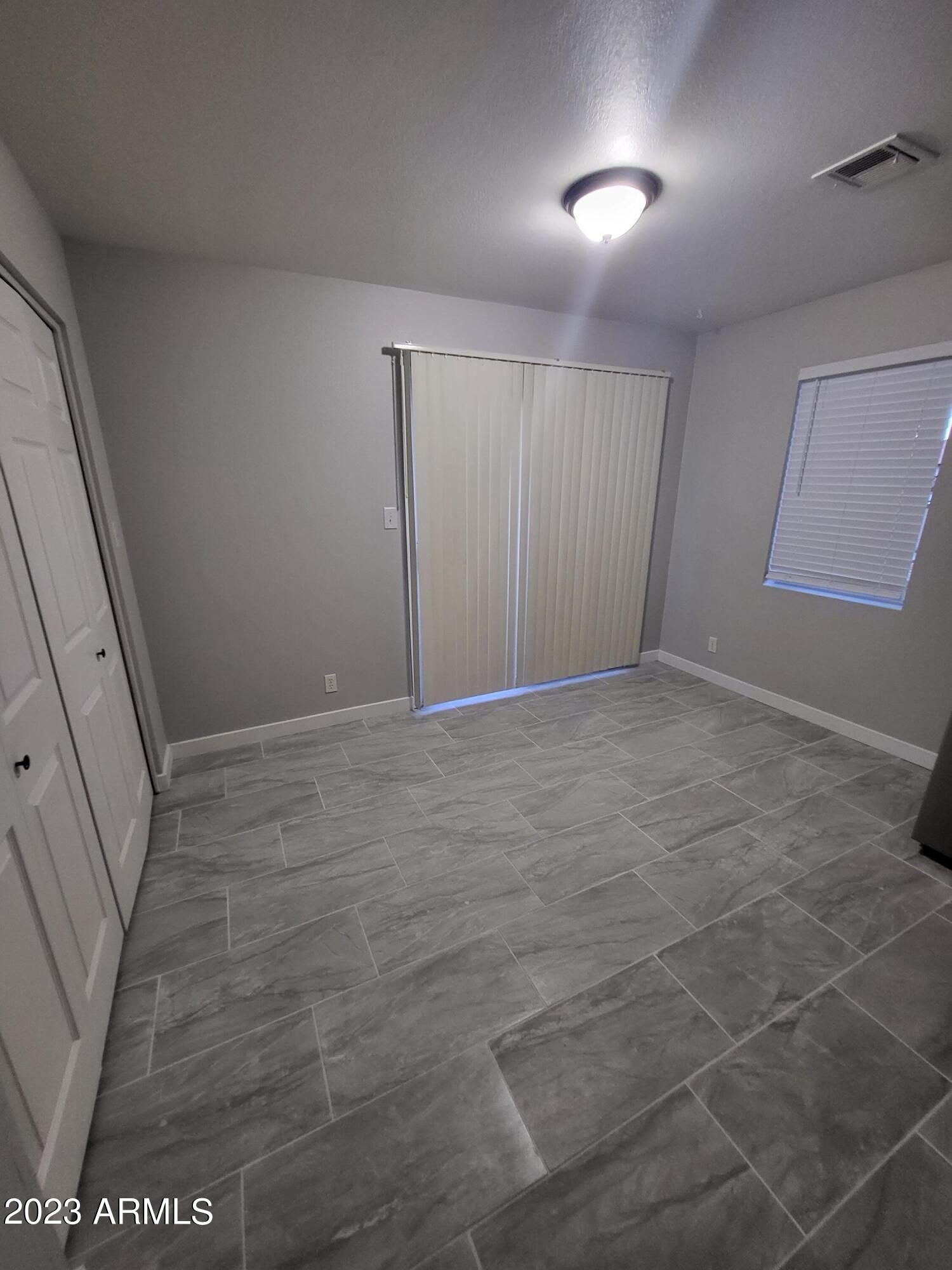 25 N Cottonwood Street, 41