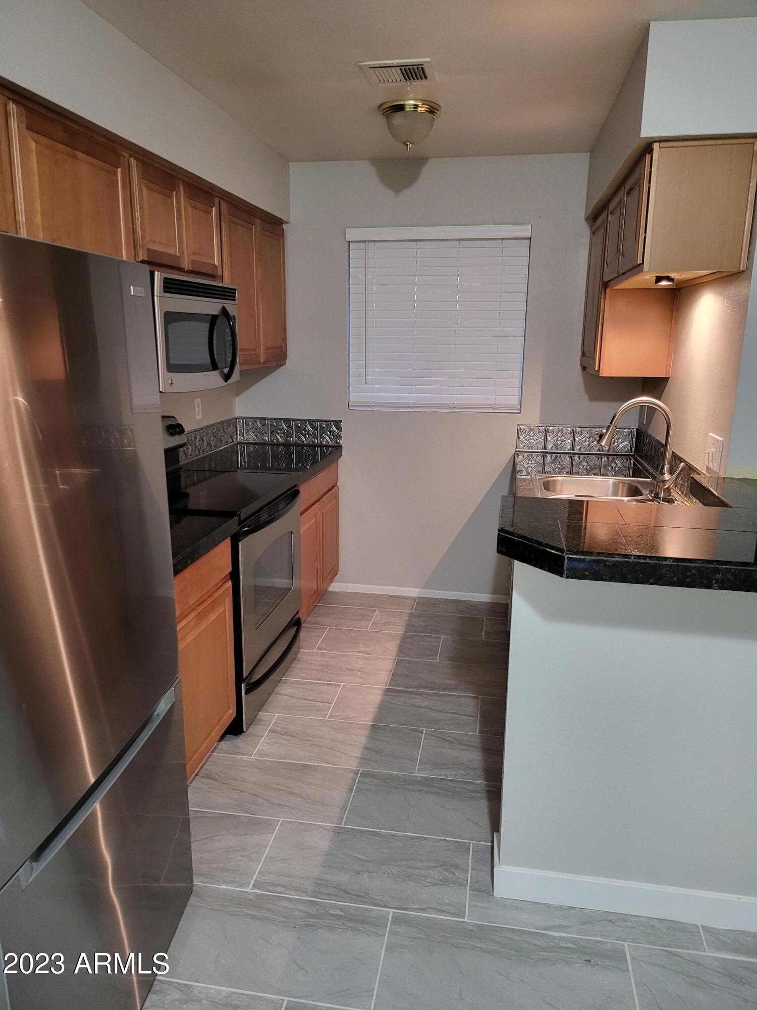 25 N Cottonwood Street, 41