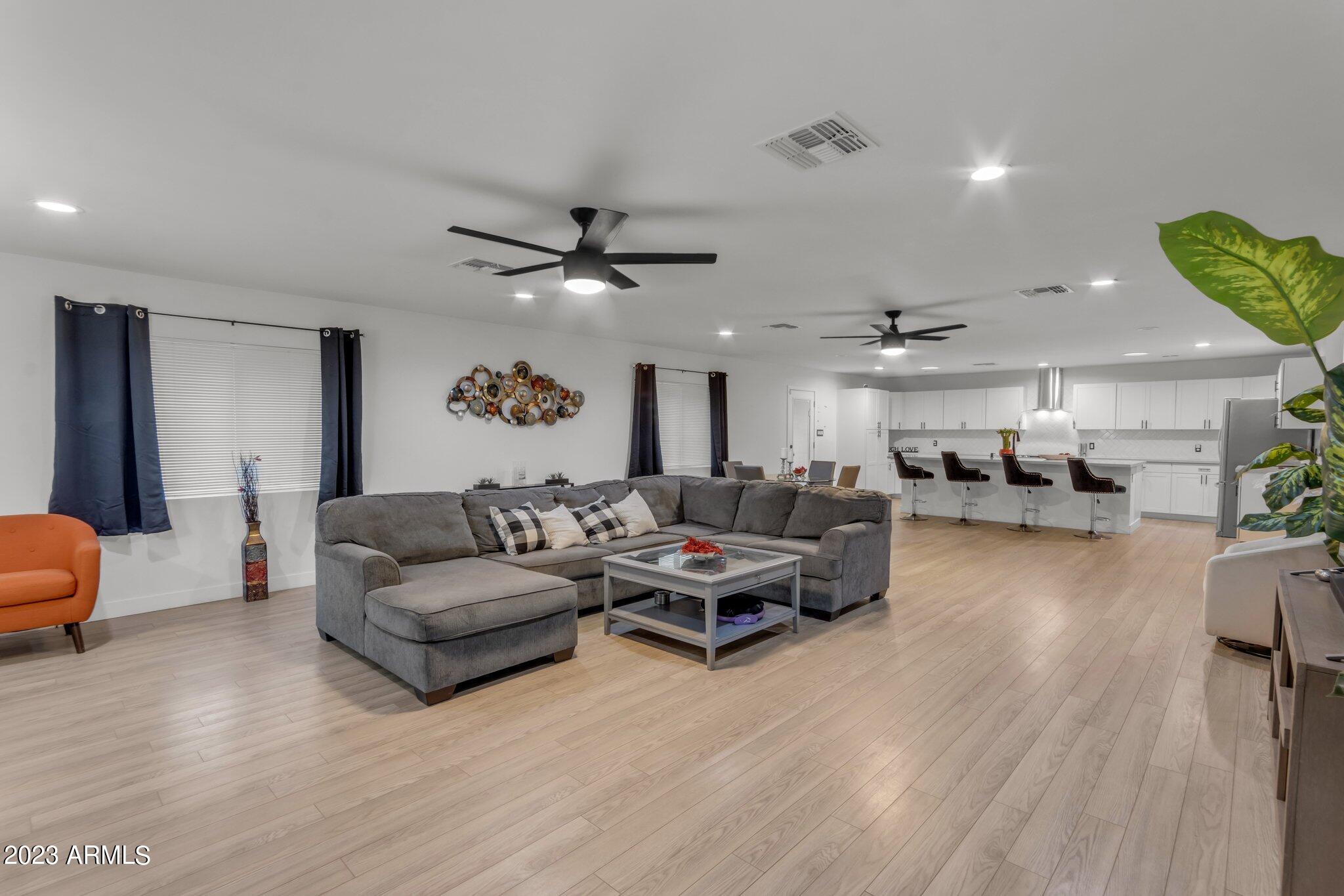 817 W GALVESTON Street