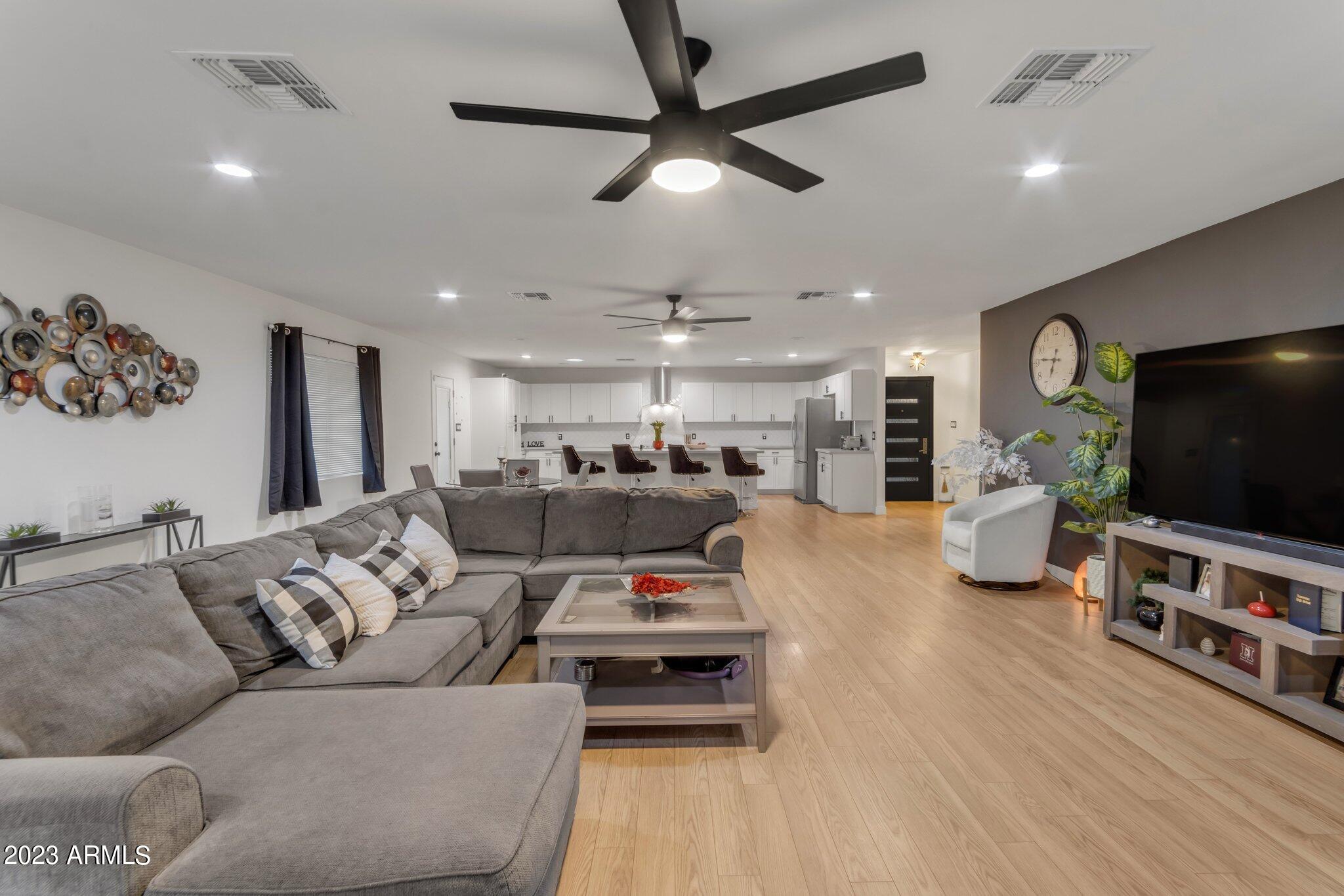 817 W GALVESTON Street