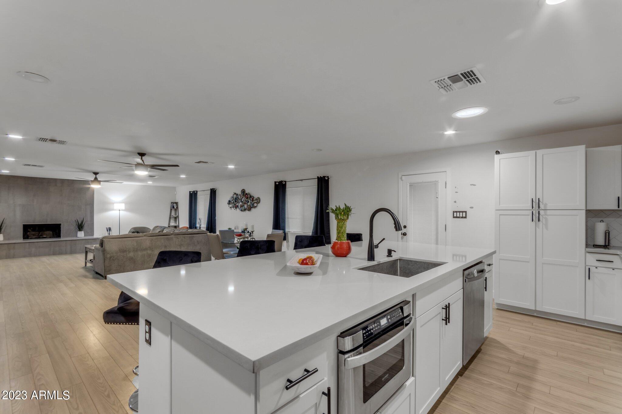 817 W GALVESTON Street