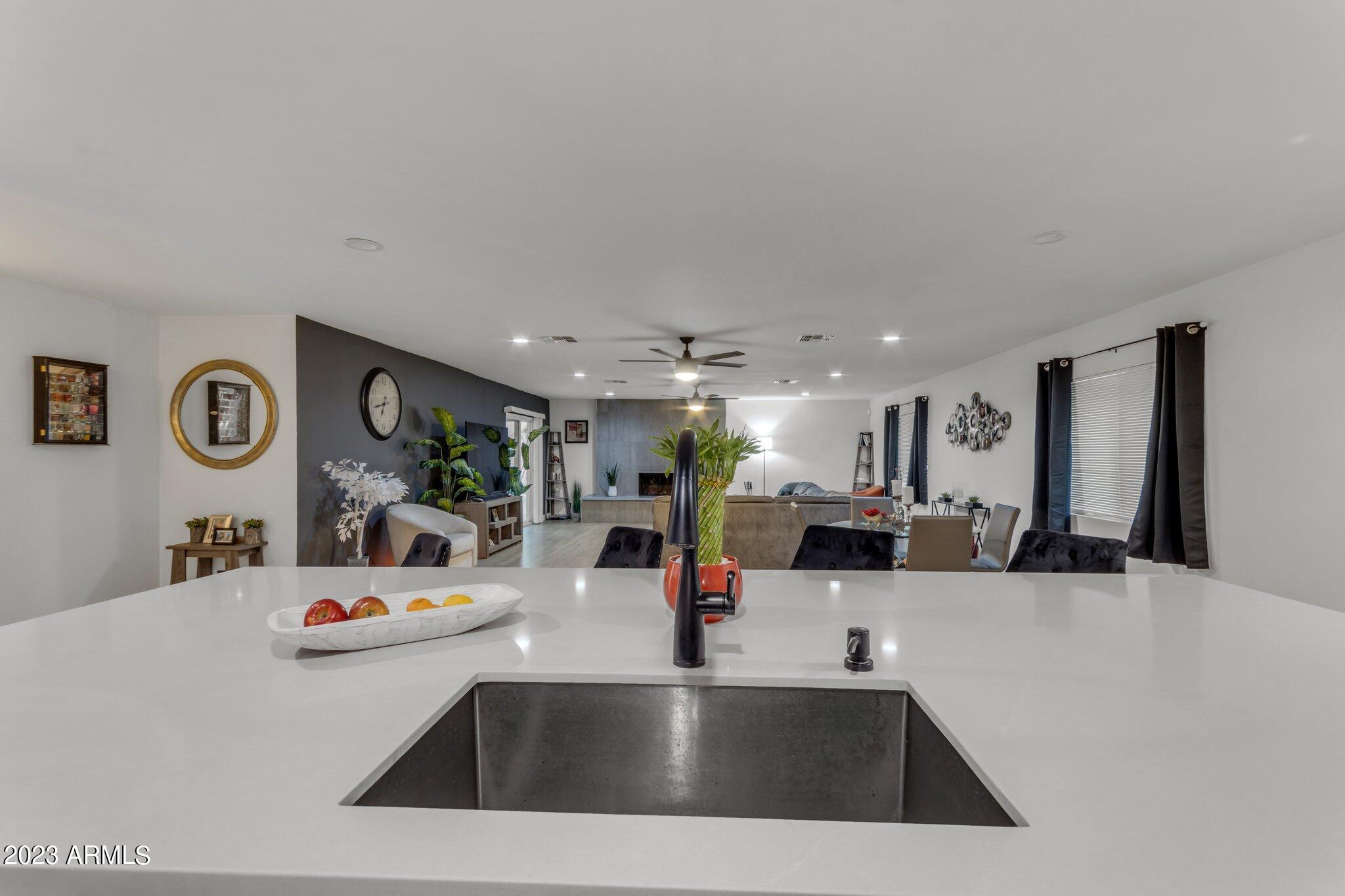 817 W GALVESTON Street