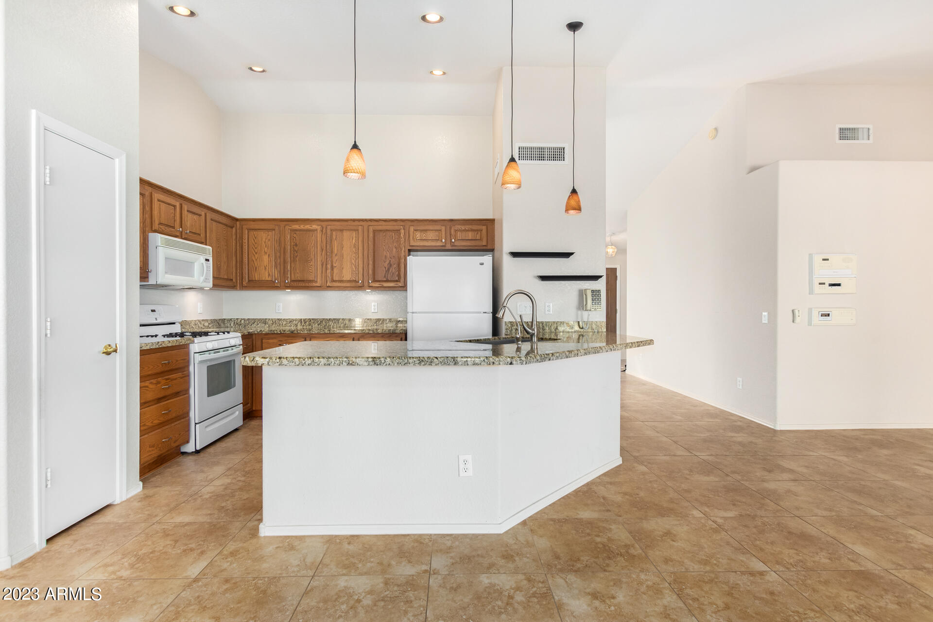 9007 E DIAMOND Drive