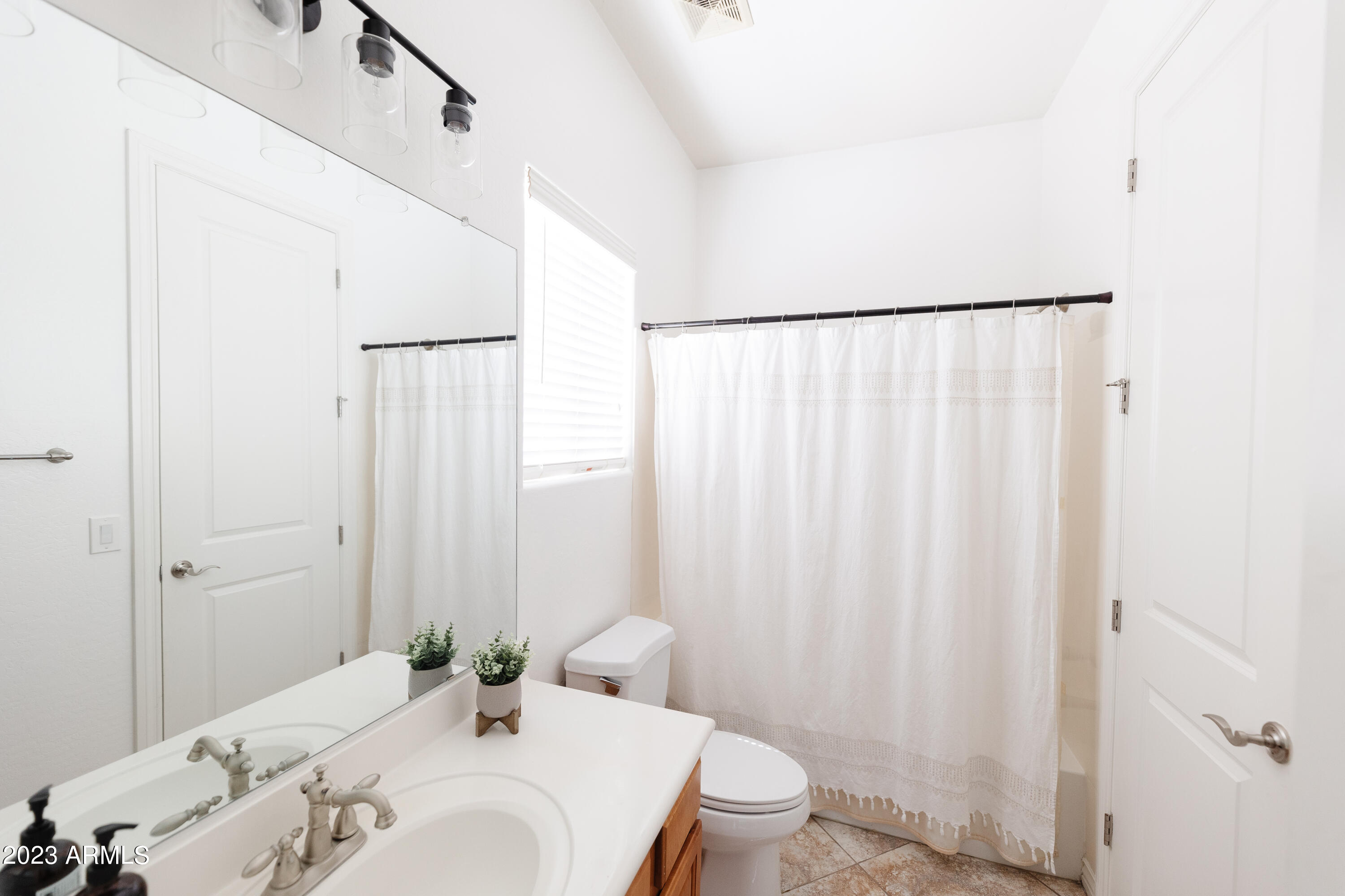 11518 E CHESTNUT Court