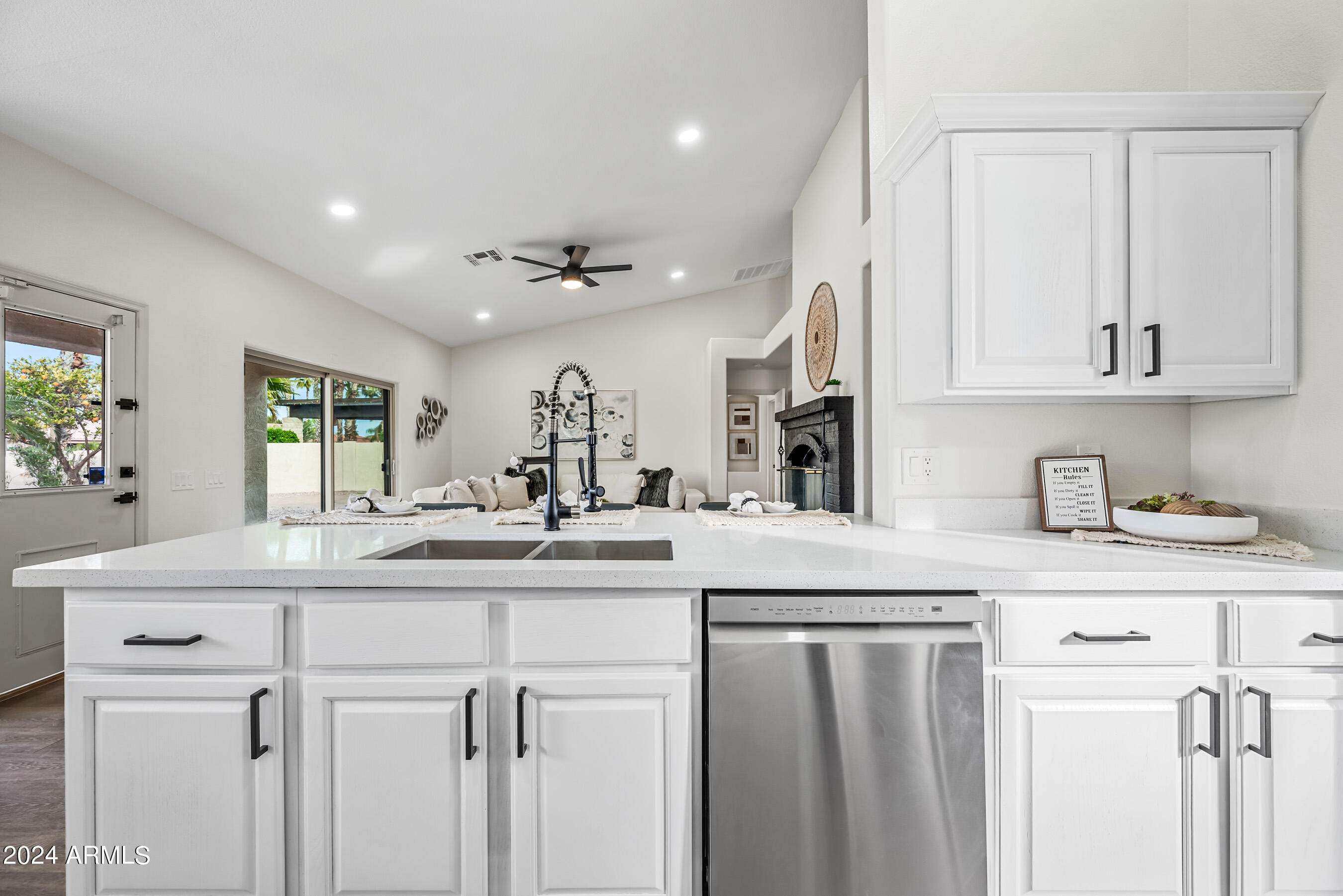 844 W BEECHNUT Drive