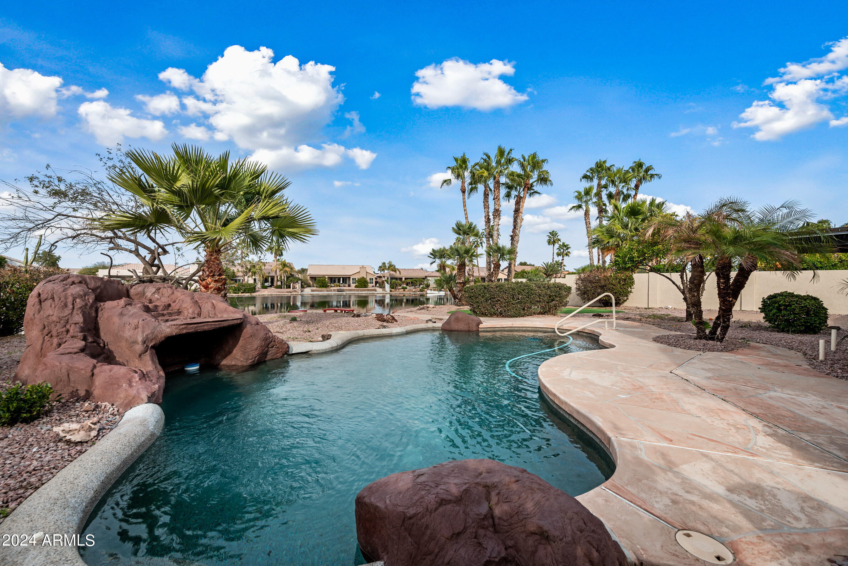 844 W BEECHNUT Drive