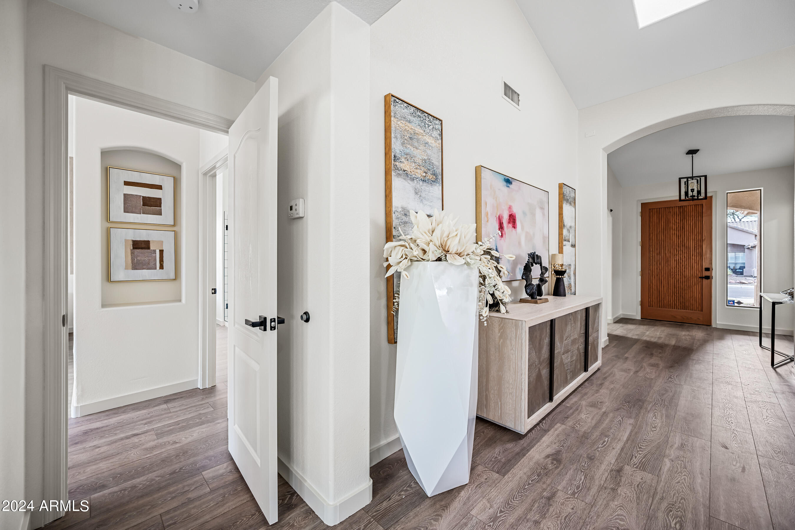 844 W BEECHNUT Drive