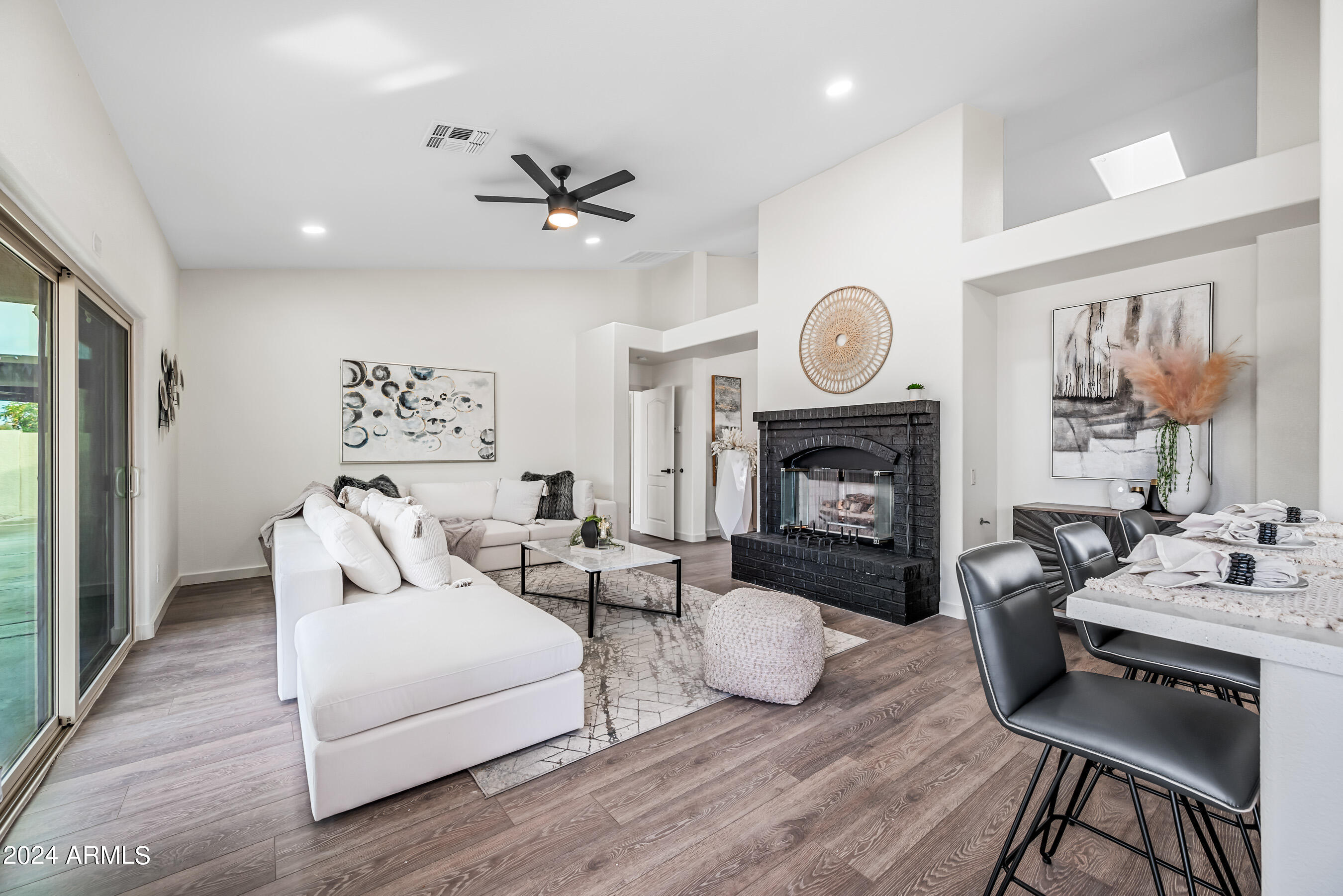 844 W BEECHNUT Drive