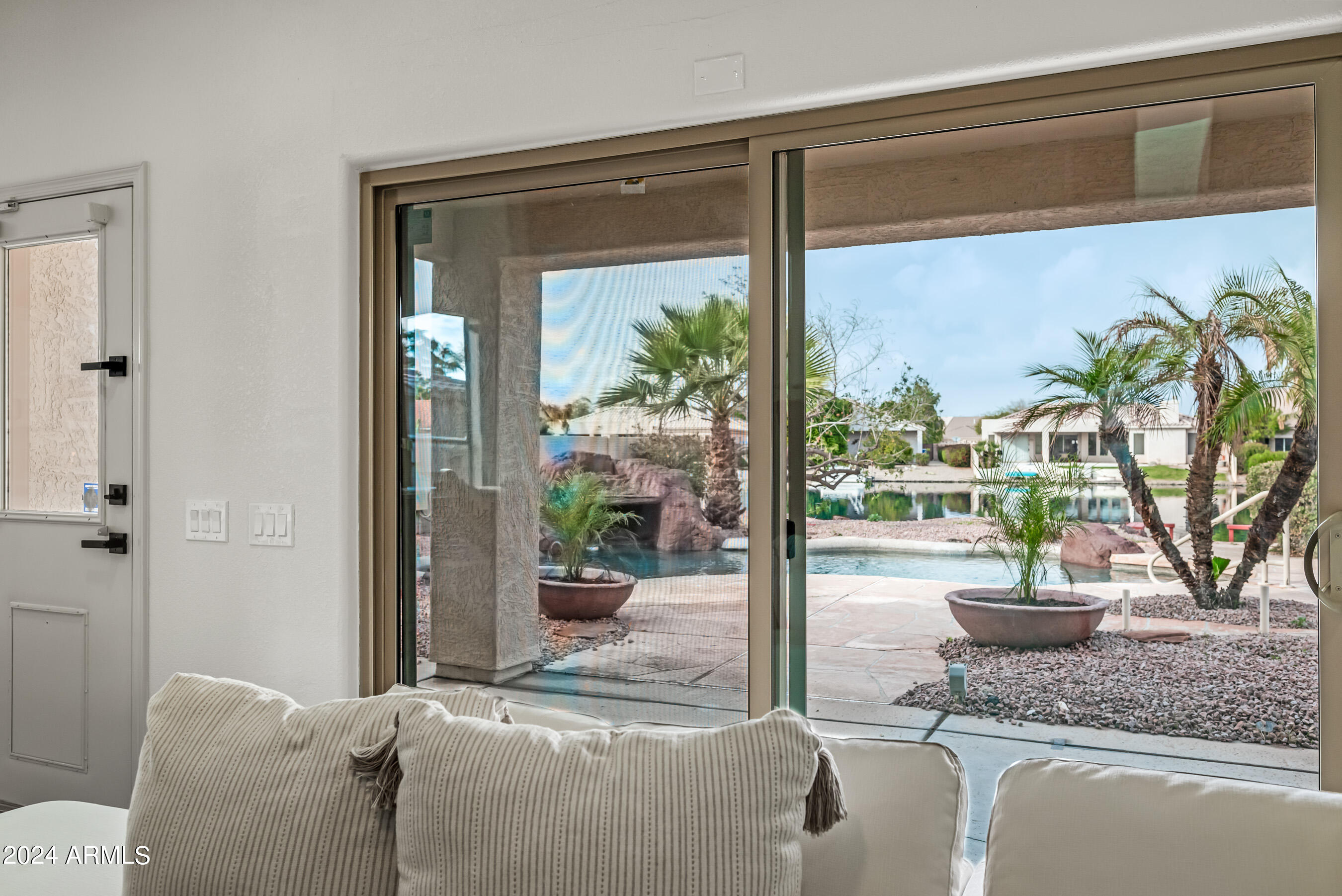 844 W BEECHNUT Drive