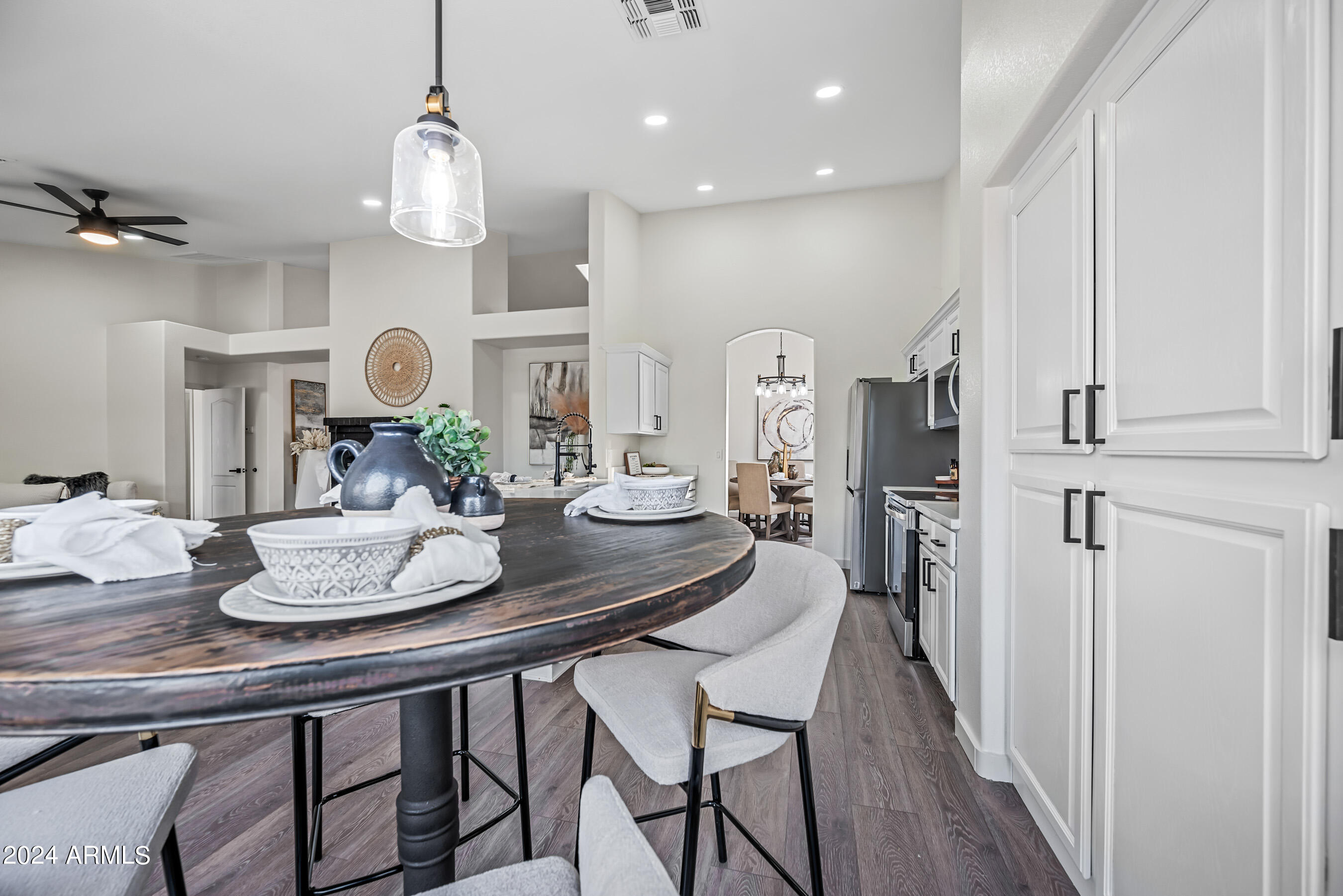 844 W BEECHNUT Drive