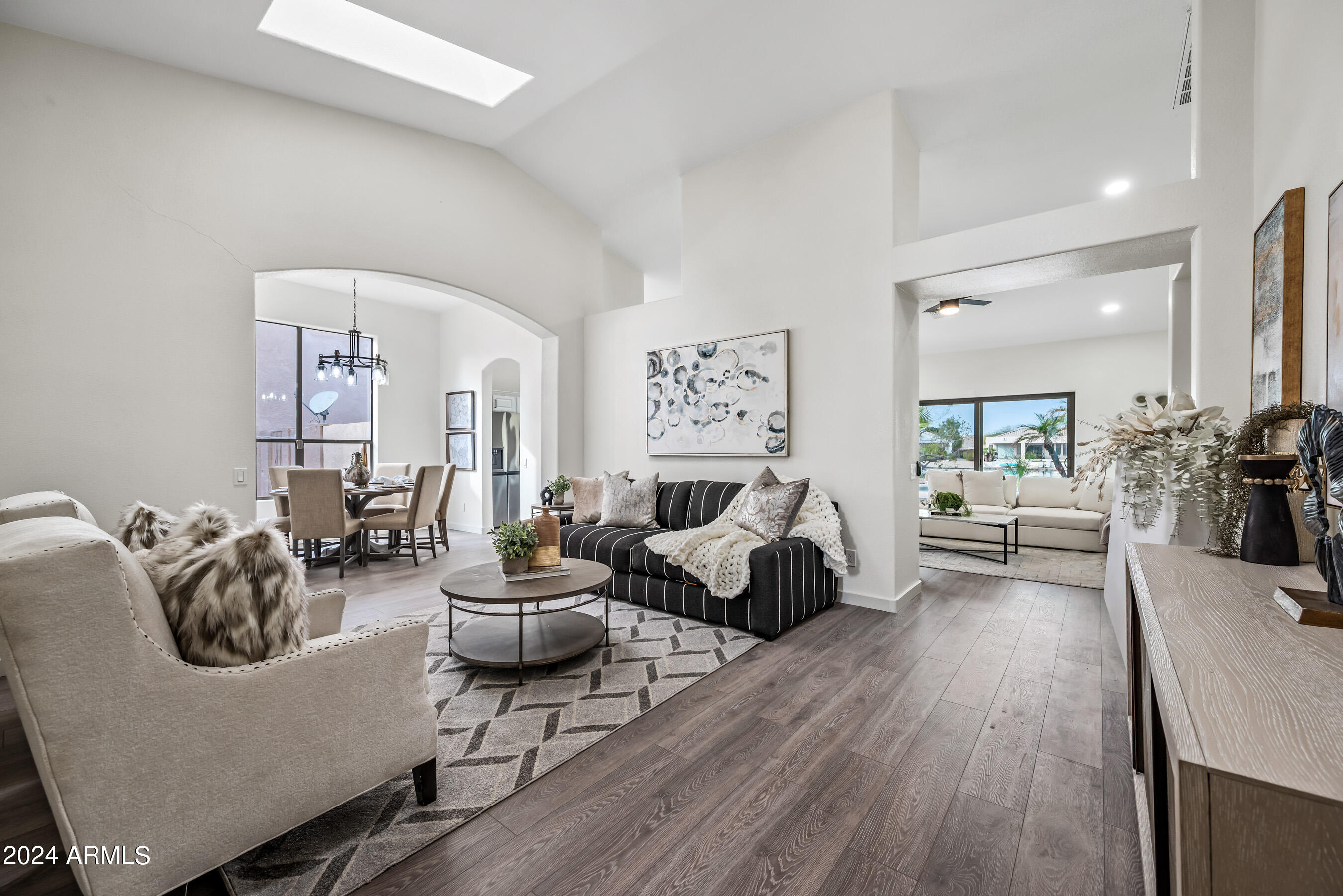 844 W BEECHNUT Drive