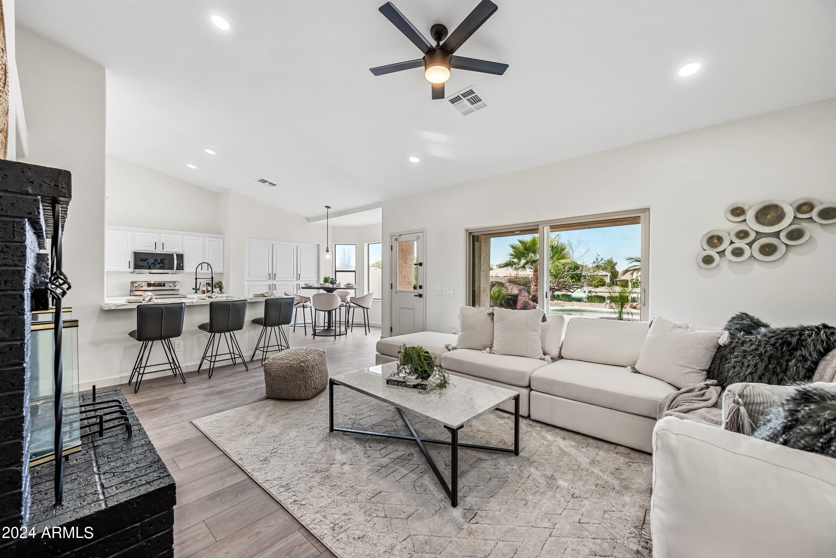 844 W BEECHNUT Drive