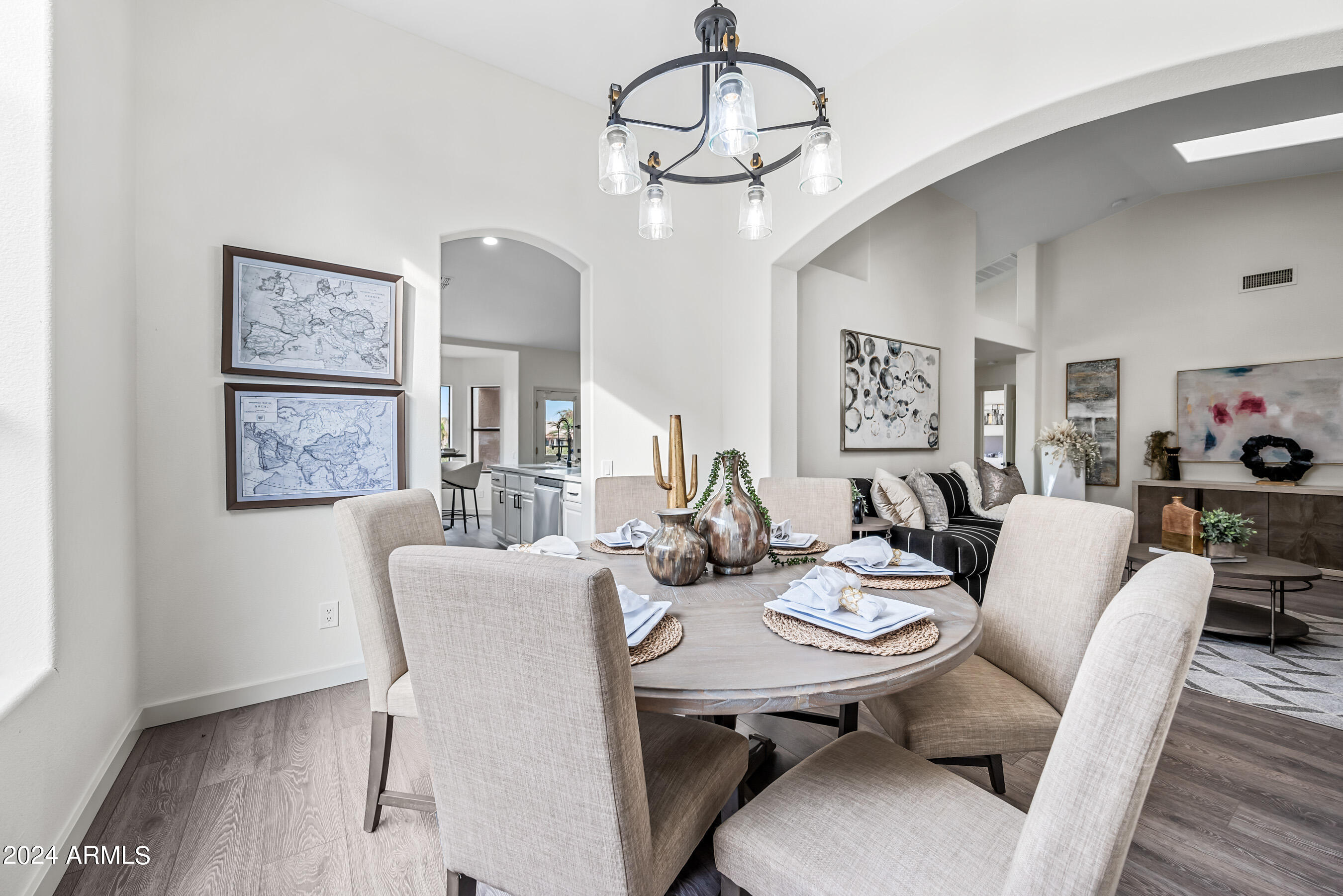 844 W BEECHNUT Drive