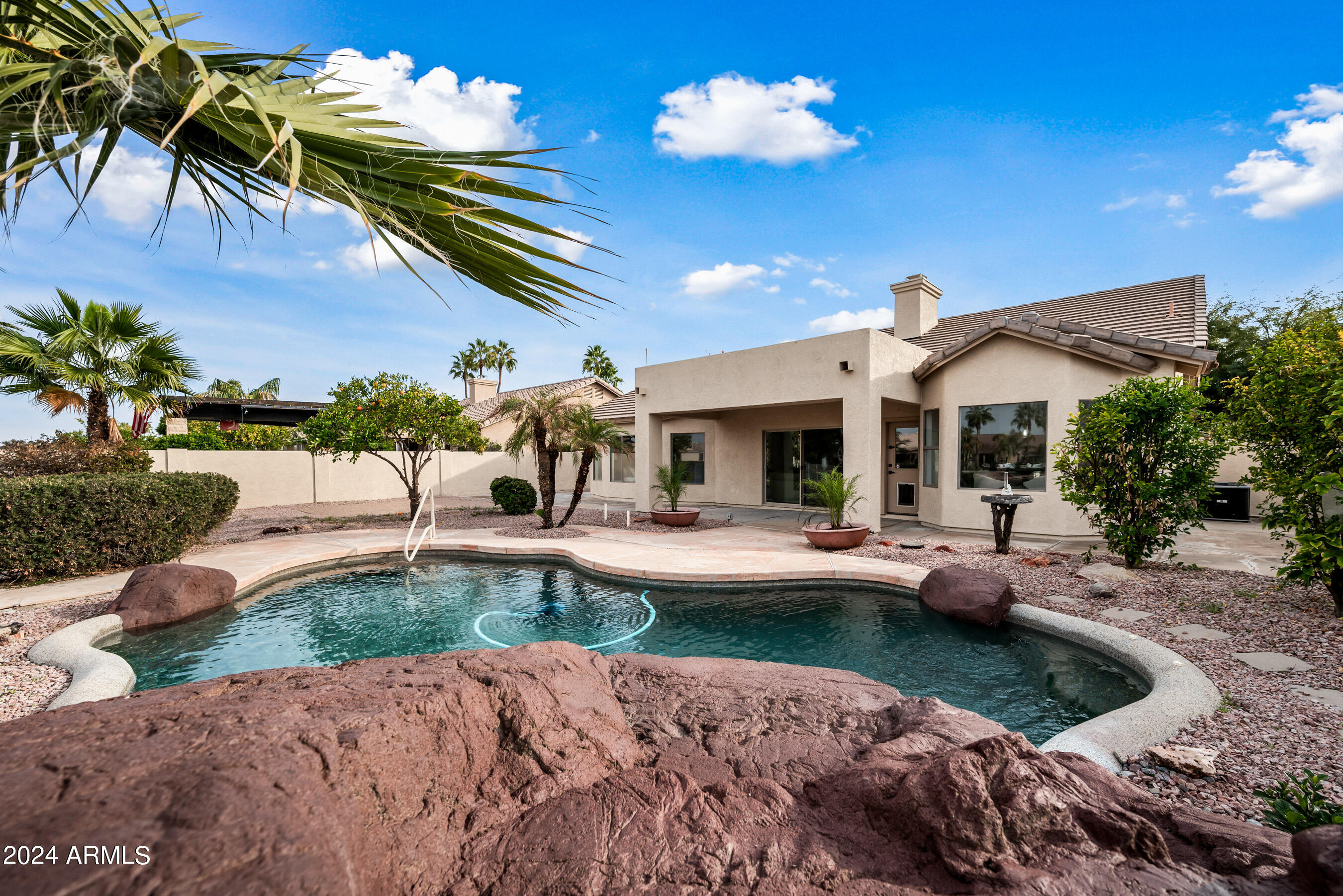 844 W BEECHNUT Drive