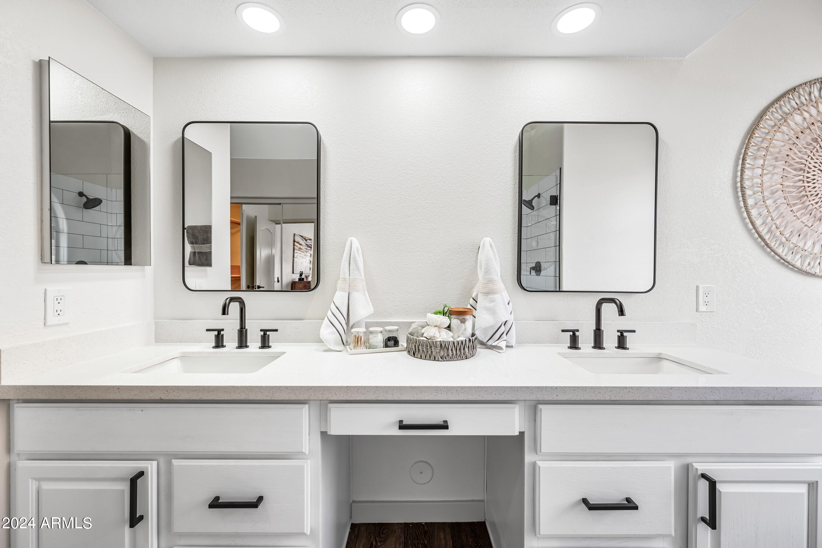 844 W BEECHNUT Drive